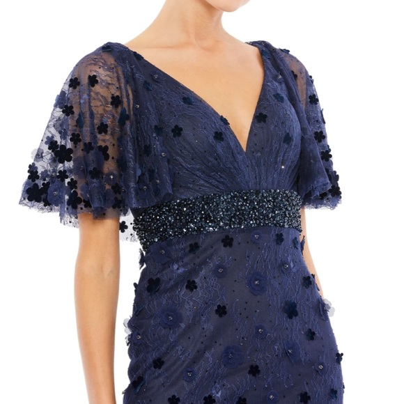 MacDuggal 67712 Midnight Floral Appliqué VNeck Flutter Sleeve Lace Gown NWT - Picture 2 of 9